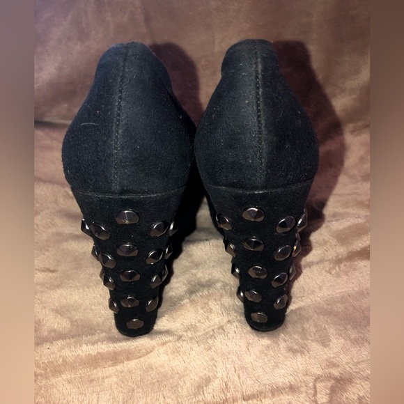Kardashian Kollection black faux-suede studded wedge heels size 6 M - Picture 6 of 7